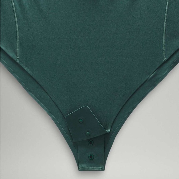 Lululemon Wundermost Ultra-Soft Nulu Mockneck Sleevless Bodysuit - Picture 4 of 15